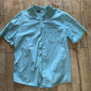 Old navy - short sleeve button down shirt - men’s size large - light blue